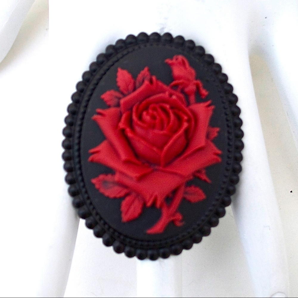 GASOLINE GLAMOUR RED BLACK ROSE CAMEO RING - Picture 3 of 3